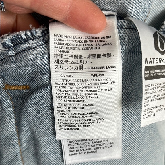 LEVI’S NWOT Light Blue Embroidered Denim Jacket, Size M - Picture 12 of 14